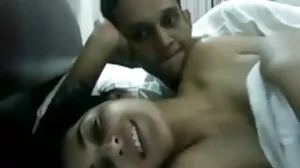 இளம் நெர்டுடன் முதிர்ந்த MILF