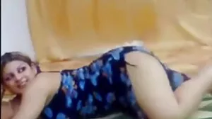 குட்டி பொன்னிறமான அலெக்ஸ் தனது ஸ்பெர்கிஸைக் காட்டுகிறார்