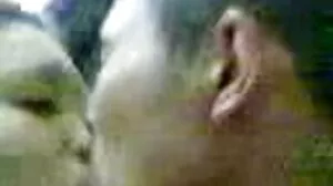 வெப்கேமராவில் கழுதையுடன் பழைய பாட்டி மற்றும் பட் பிளக்