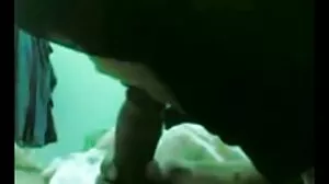 குட்டி அழகி எதிர்ப்பாளர் குஞ்சு பிடிபட்டு கரடுமுரடானது