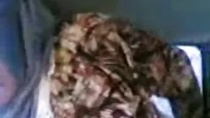 பள்ளி மாணவிகளை புறக்கணிப்பது பாதுகாப்பு அதிகாரியிடம் சிக்கியது