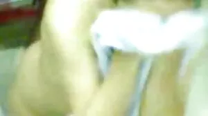 இளம் பொன்னிற டீன் ஓல்ட் மேன் காக்கை நேசிக்கிறார்
