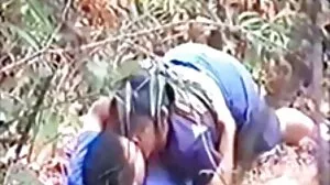 வகுப்பறையில் பள்ளி மாணவிகள் கூட்டம்