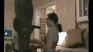 குத்தப்பட்ட UK குஞ்சு Sophie Stealth ஆழமான தொண்டையில் துடிக்கும் சேவல்