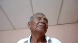 செக் குழந்தை லூசி கொஞ்சம் பணத்திற்காக க்ரீம்பீட் செய்தாள்