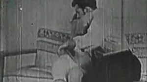 உண்மையான அமெச்சூர் ஆஸி வெளியே சிறுநீர் கழிக்கிறார்