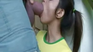 ரெட்ஹெட் ஹூக்கர் ஒரு கருங்காலி கிரீம்பை எடுக்கிறார்